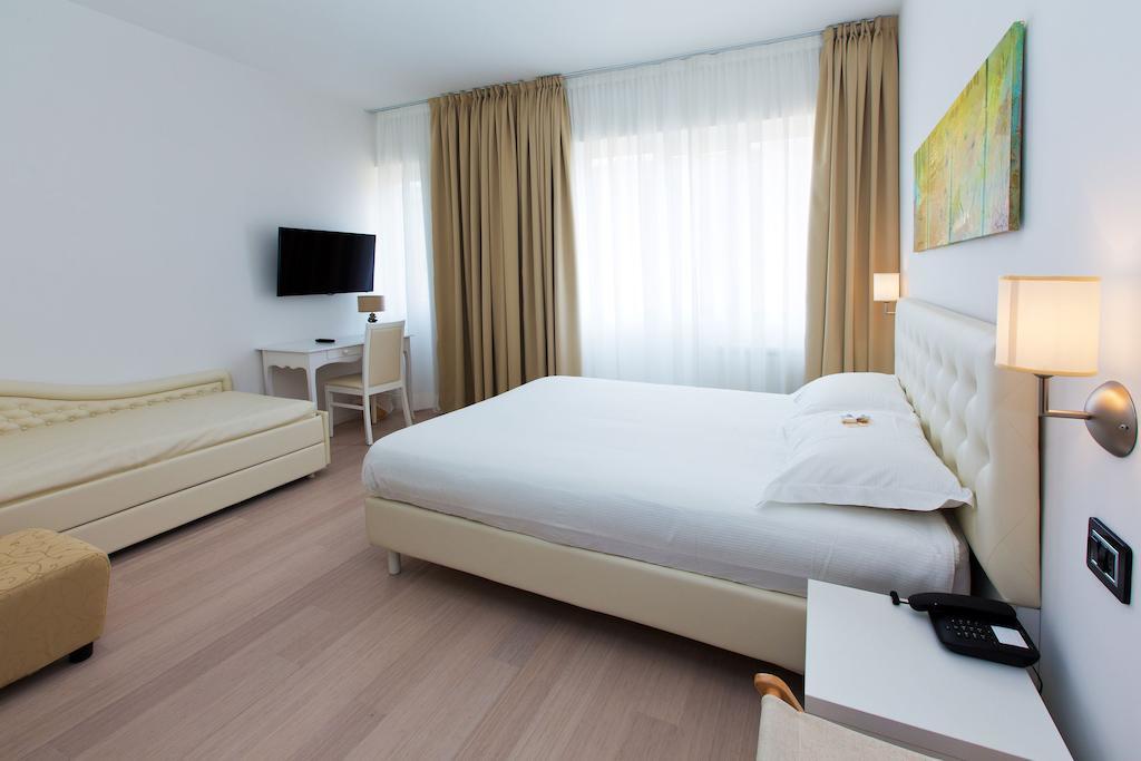 Hotel Maine Finale Ligure Room photo