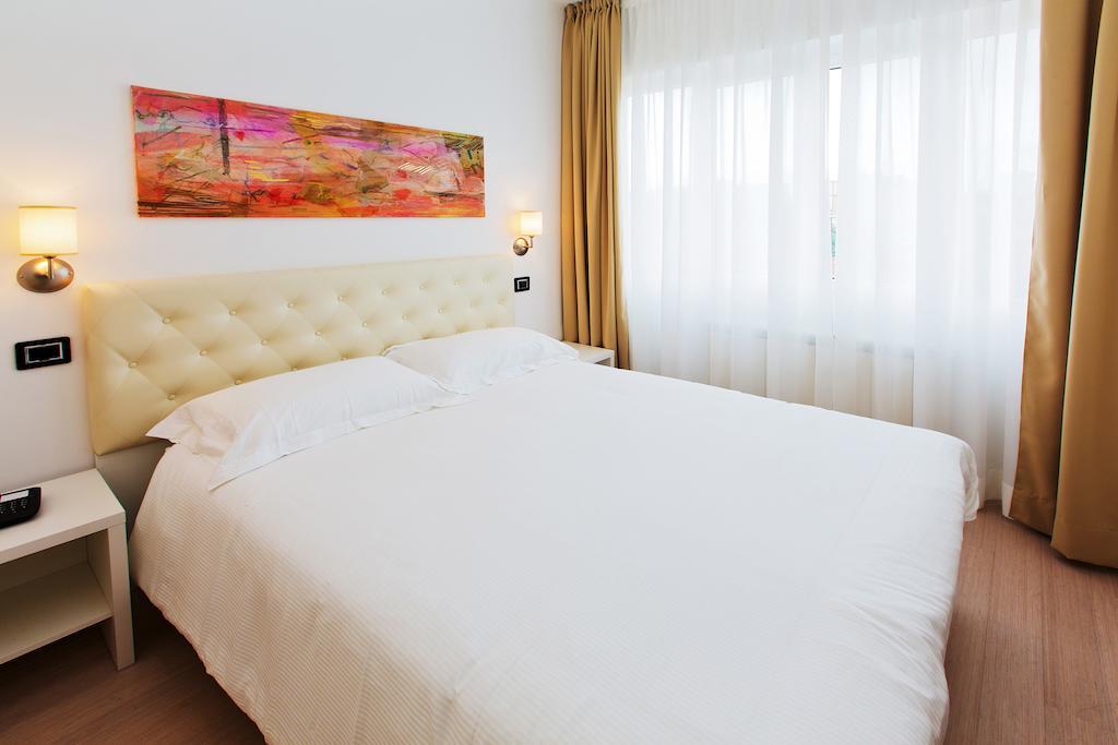 Hotel Maine Finale Ligure Room photo