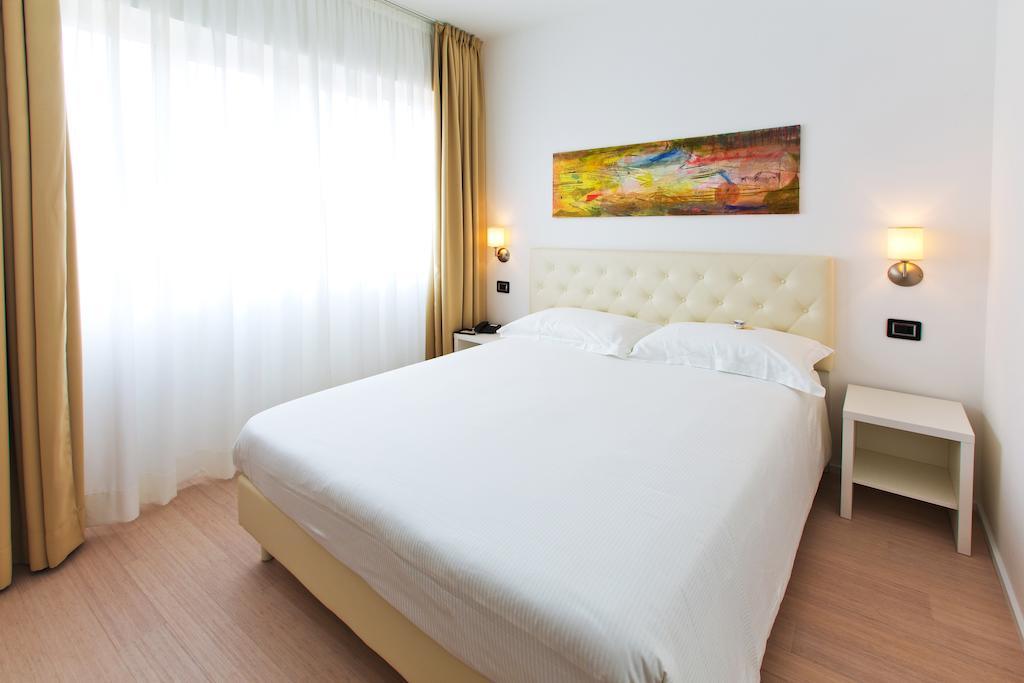 Hotel Maine Finale Ligure Room photo